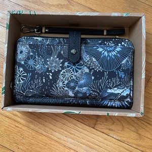 Sakroots smartphone crossbody